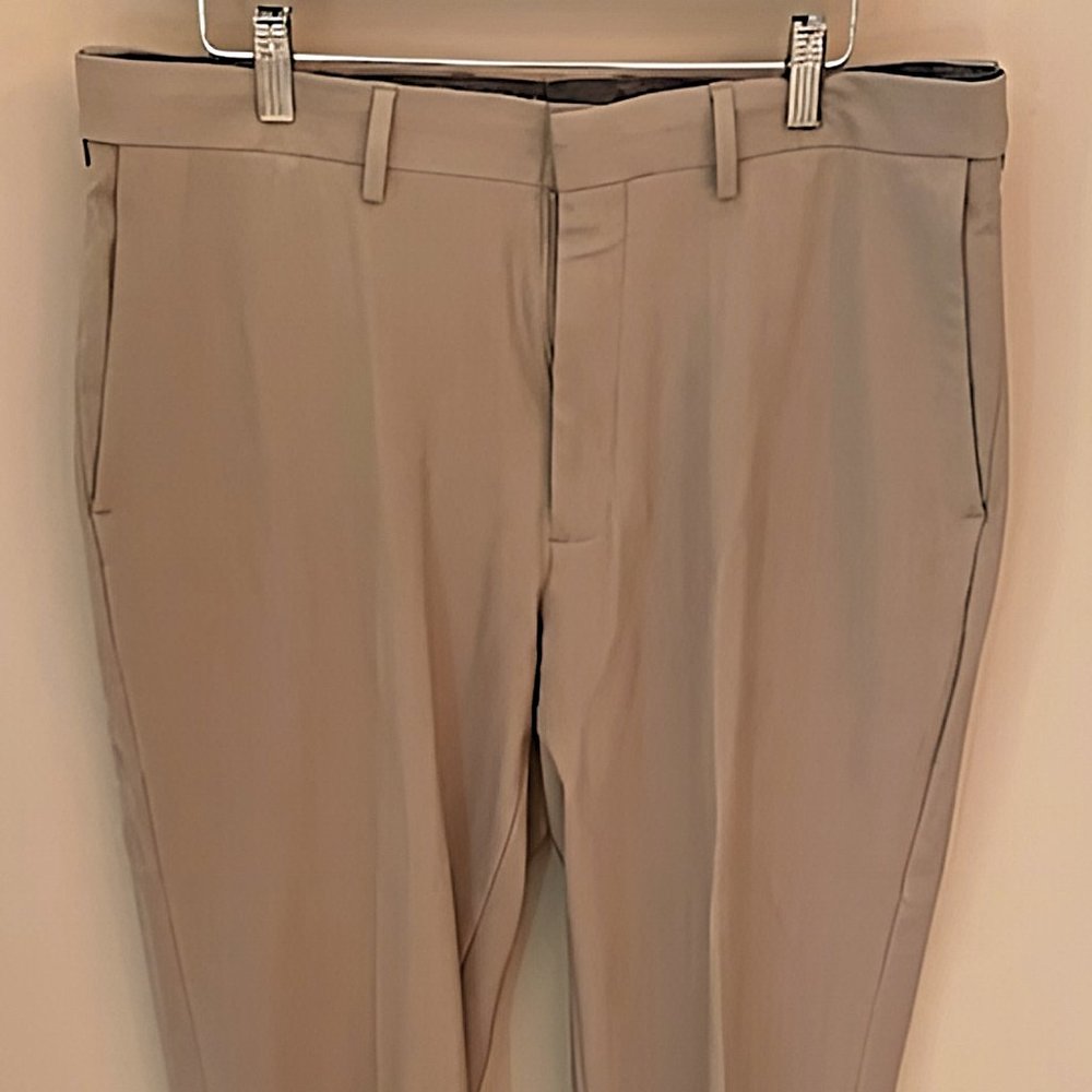 Haggar Men's Premium Comfort Flat Front Dress Pant 34X32 Dark Khaki
